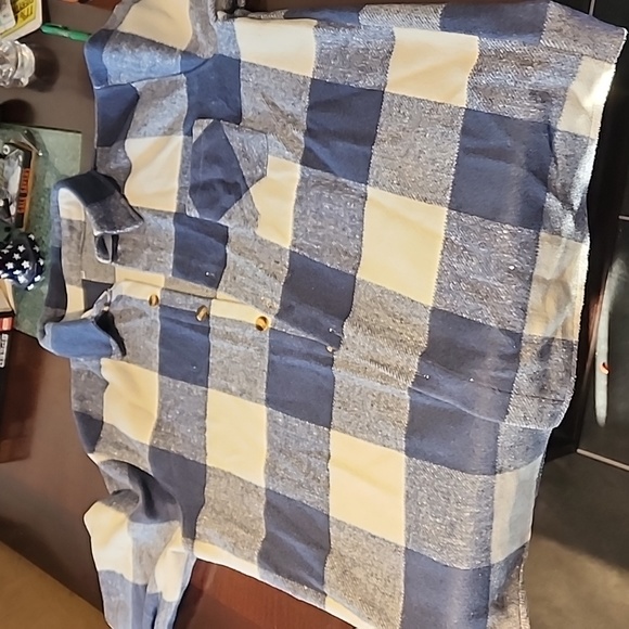 Shirts (multiple) - Picture 4 of 9